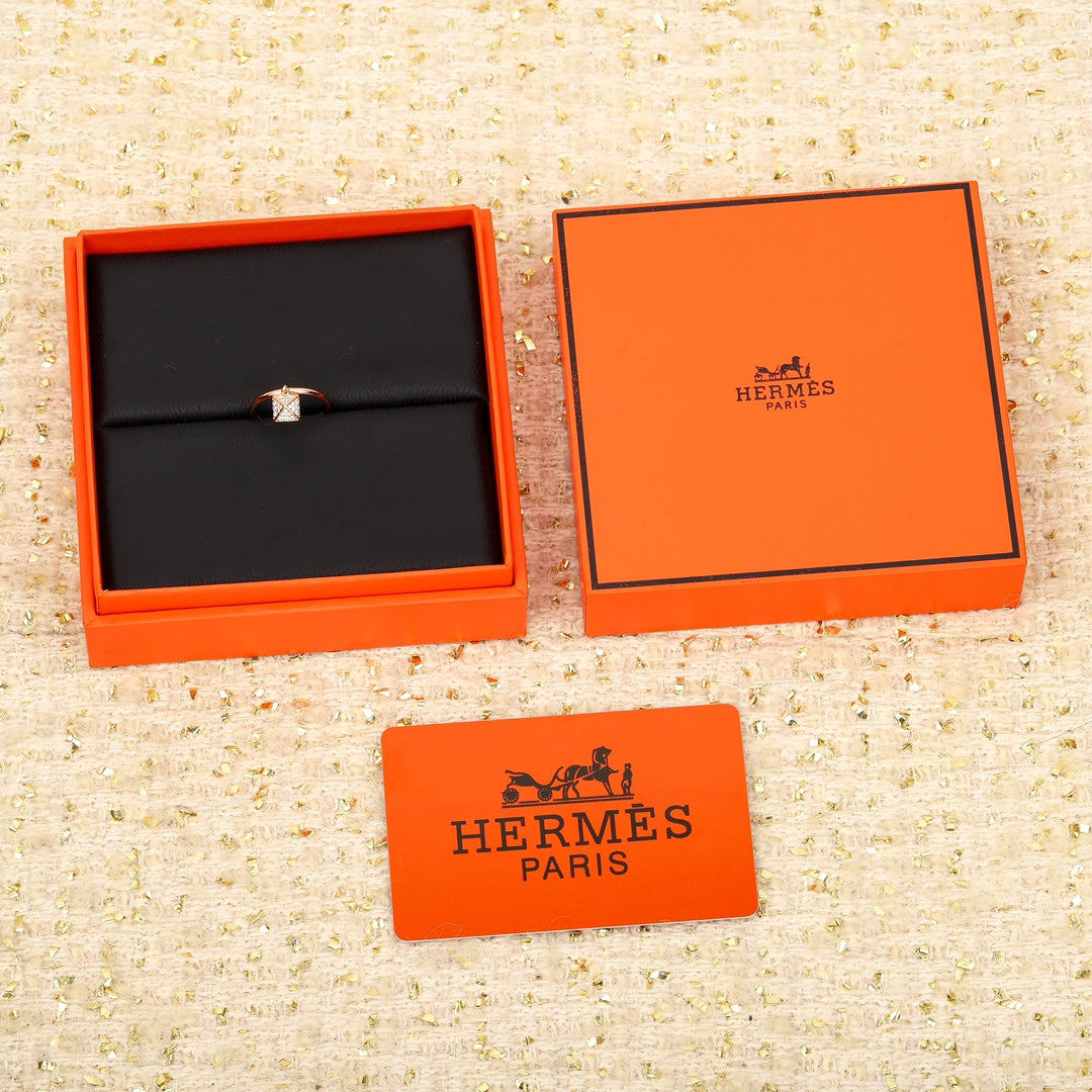 18K Hermes Chaine D'ancre Verso Ring