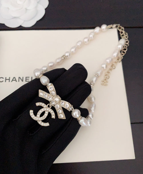 18K Chanel Bow Tie Diamonds Necklace