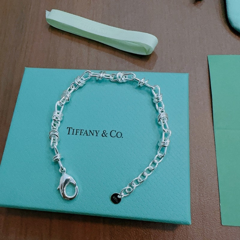 18K Tiffany Return to Lock Bracelet