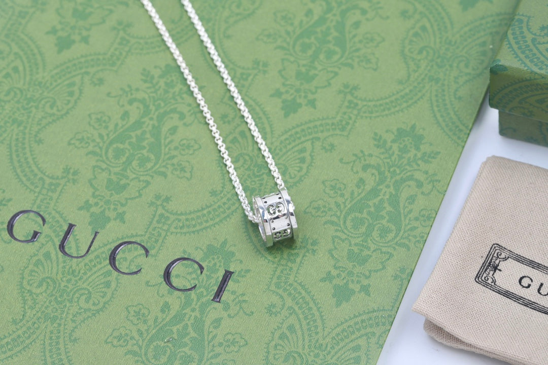 18K Gucci Double Icon Twirl Necklace