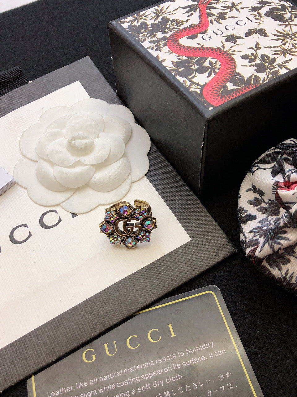 18K Gucci Double Crystal Flower Ring