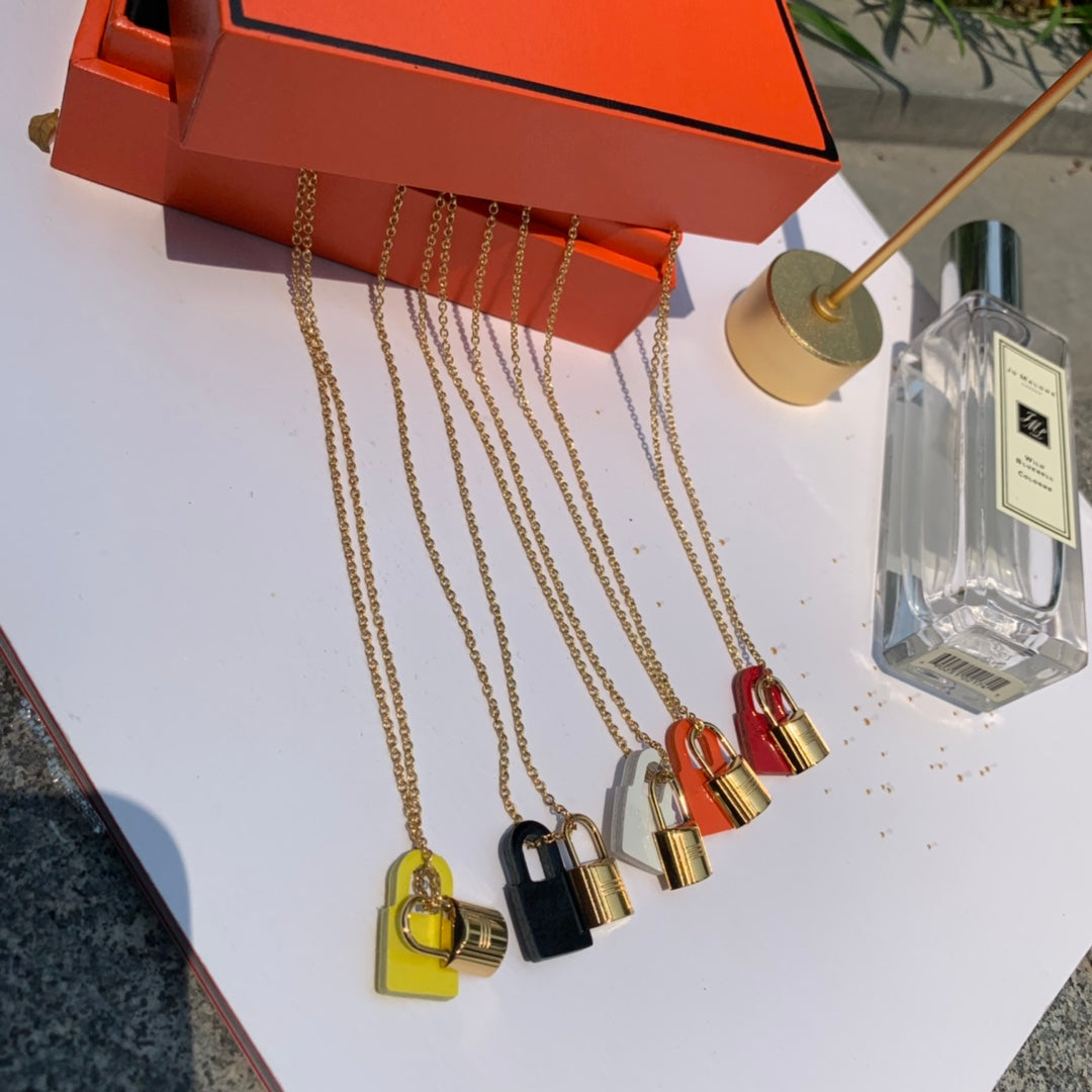 18K Hermes O'Kelly Orange Pendant Necklace