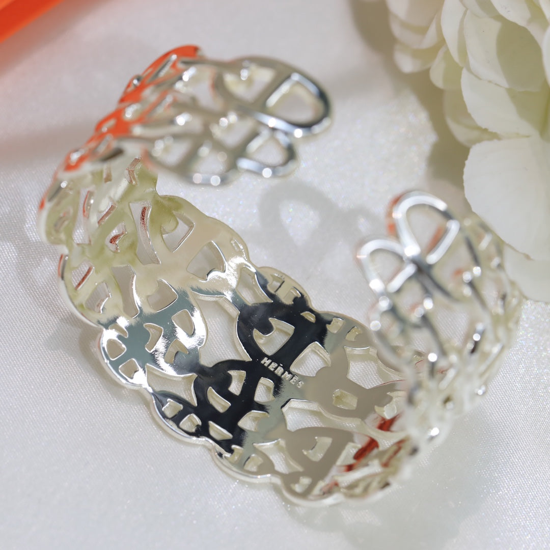 18K Hermes Chaine D'Ancre Wide Cutwork Bracelet