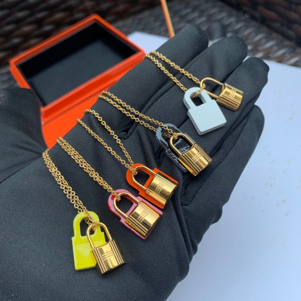 18K Hermes O'Kelly Orange Pendant Necklace