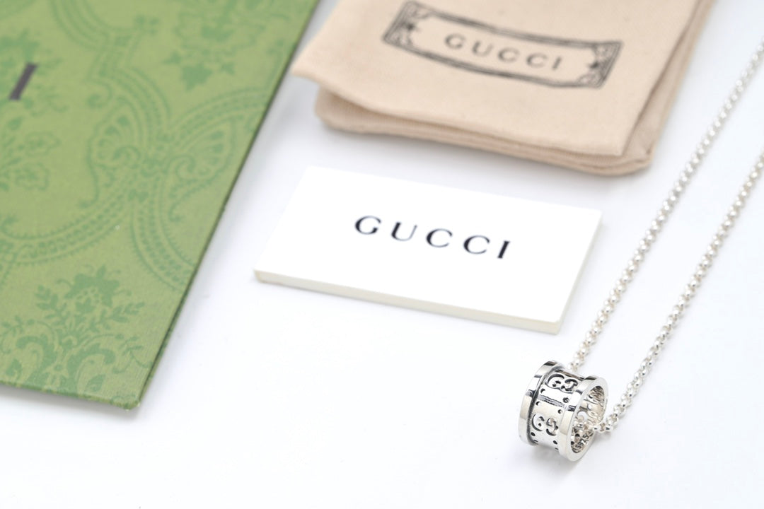 18K Gucci Double Icon Twirl Necklace