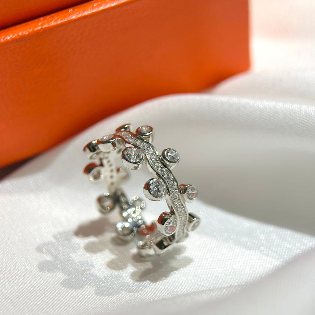 18K Hermes Vine Flower Dewdrops Diamond Ring