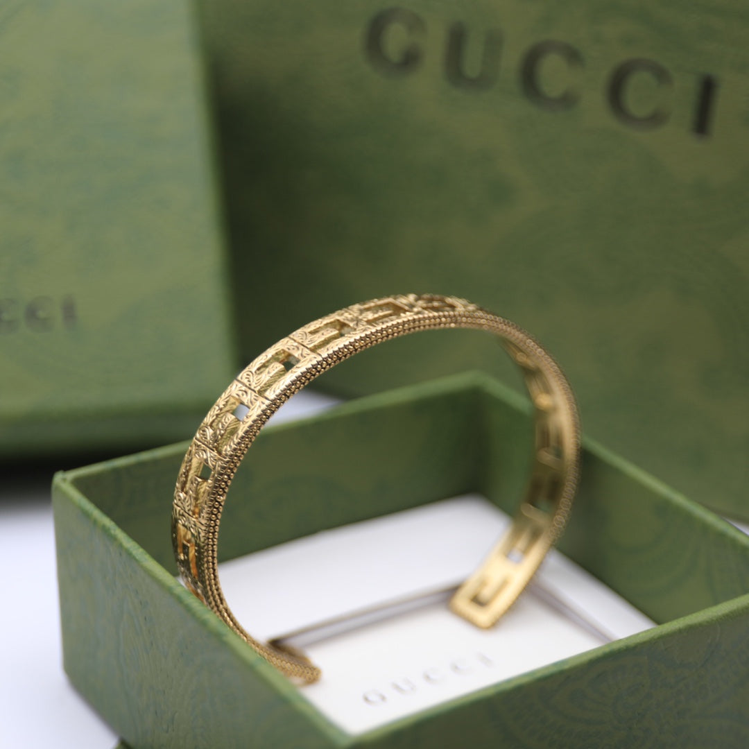 18K Gucci Double Cube Bracelet