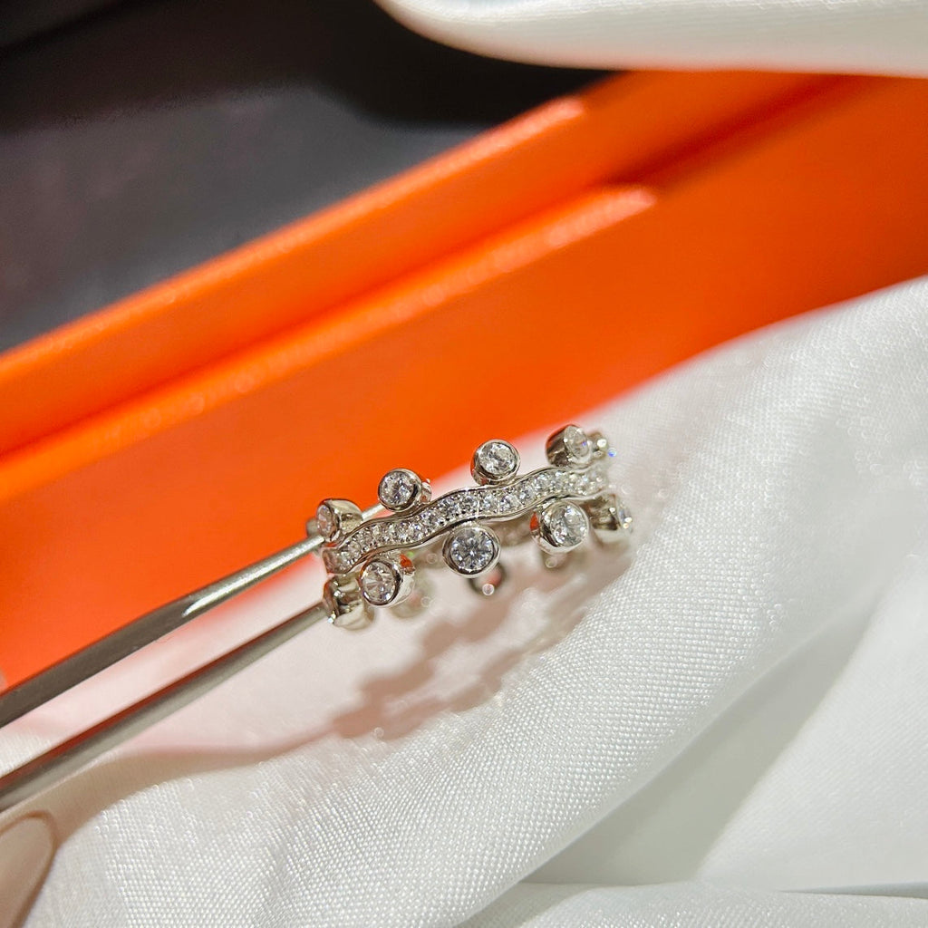 18K Hermes Vine Flower Dewdrops Diamond Ring