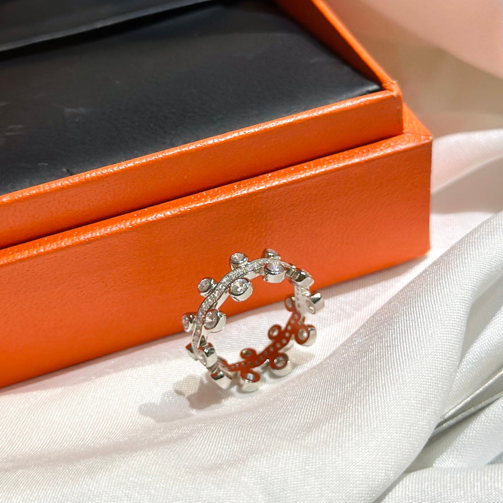 18K Hermes Vine Flower Dewdrops Diamond Ring