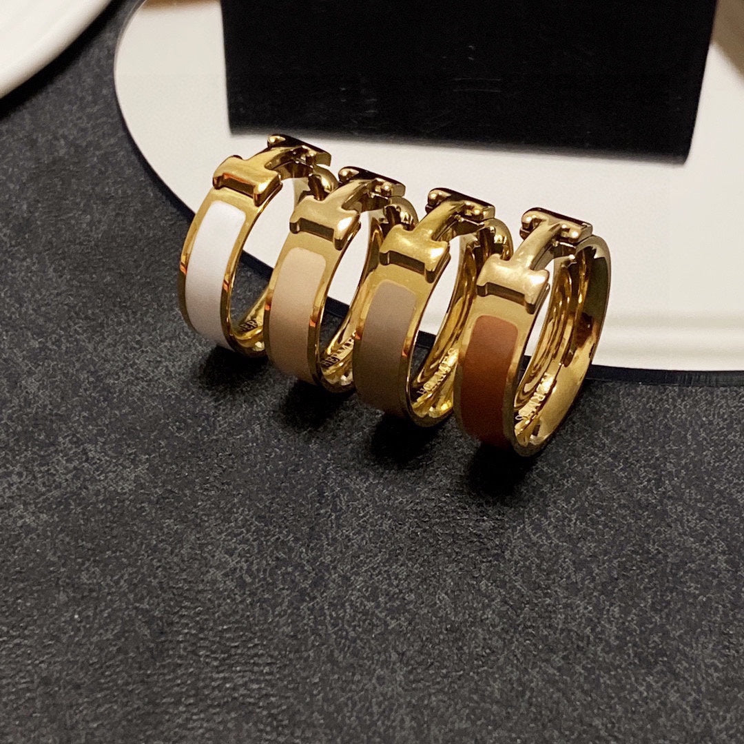 18K Hermes Vintage Clic Ring